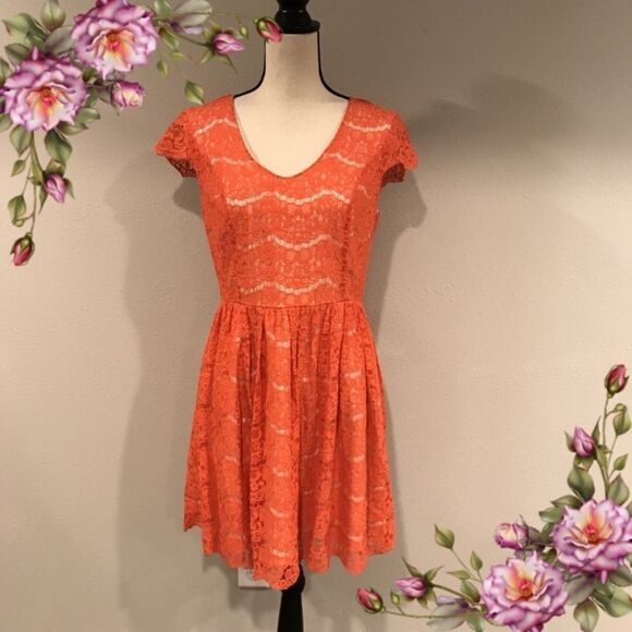 Blood orange midi lace dress with cap sleeves - Picture 1 of 13